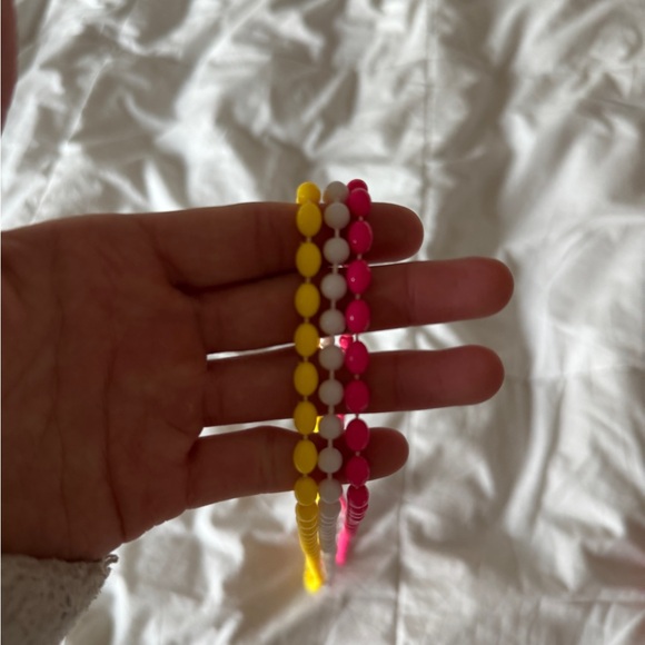 Pack of 3 Beaded Necklaces Pink Yellow White - Picture 4 of 7